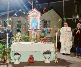 In processione per il quartiere