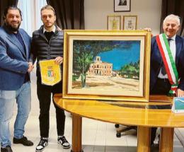 Trova un quadro della vecchia piazza e lo dona al Comune  