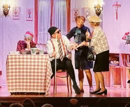 Standing ovation al teatro Ferrini
