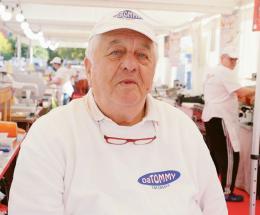 Colpo grosso tra le bancarelle: derubato Tommy