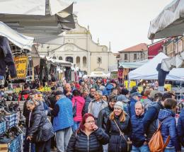 Quattro chilometri di bancarelle
