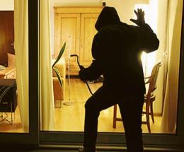 I ladri non fanno festa, colpi a raffica