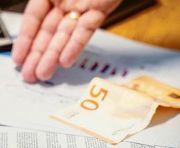 Per vivere servono 50 euro al giorno