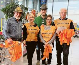 Cibo per poveri, volontari in azione