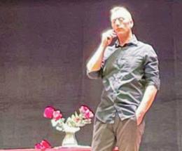 Rose rosse contro la violenza