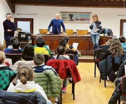 Due fiori per ricordare Maila e Giulia