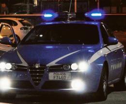 Danneggia addobbi e arredi viene denunciato e cacciato