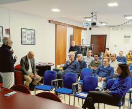 Gli ingegneri in visita al laboratorio spaziale