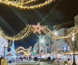 Luci di Natale, torna il mercatino