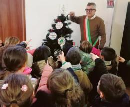 Il municipio “vestito” a Natale