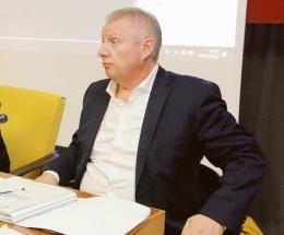 Il presidente lascia la carica