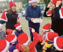 I bambini celebrano la creativit&agrave;