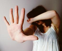 &ldquo;Devi solo cucinare&rdquo;: e gi&ugrave; pugni