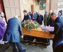 L&rsquo;addio in rossobl&ugrave;