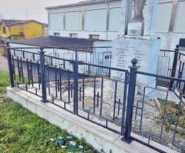 Bivacchi sotto la stele dei piccoli angeli