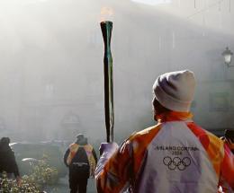 Arriva la fiamma: festa e strade chiuse