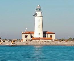 Pontile a pezzi, isola irraggiungibile