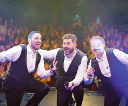 Musica e Ai salgono sul palco