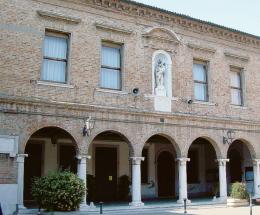 Il commercio tiene banco in aula