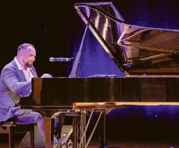 Gualazzi, il suo piano, la sua voce