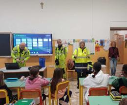 Volontari tra i banchi di scuola