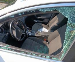 Spaccate sulle vetture e taccheggio nei negozi