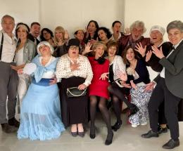 Prof in scena con ironia e Campanile