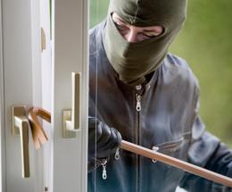 Ladri in casa: tutto buttato all&rsquo;aria