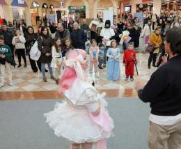 Un pieno di giovani al carnevale coreano