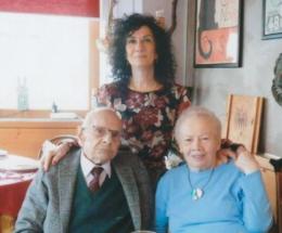 68 anni mano nella mano