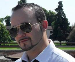 Padre di due bambine trovato morto in casa