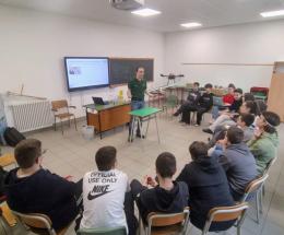 Aeromodellisti incantano la classe