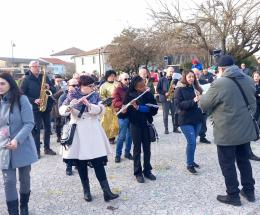 Festa di colori, musica e sorrisi