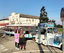 Tutti in maschera sull&rsquo;allegro trenino