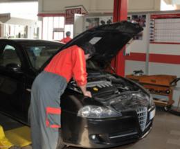 Pi&ugrave; auto, ma le officine chiudono