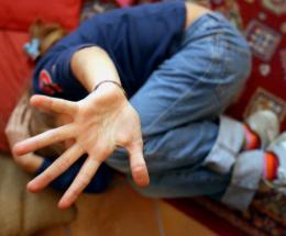 &ldquo;Botte al suo bimbo, disabile&rdquo;