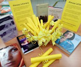 Entri in biblioteca e ricevi una &ldquo;strana mimosa&rdquo;