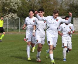 Pedriali raddrizza la barca Adriese