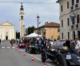 &ldquo;Valli e nebbie&rdquo; infiamma il centro del paese 
