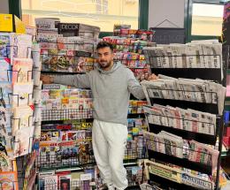 Fabio porta i giornali in paese