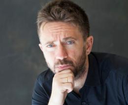 Arriva Scanzi, bagarre sui costi