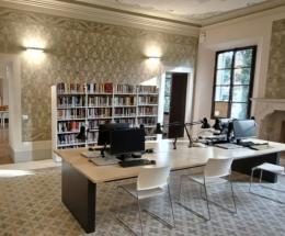 Biblioteca a passo con il futuro