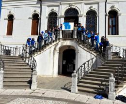 Studenti in piazza per la consapevolezza