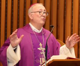 Il messaggio del vescovo: &ldquo;Vicini a chi soffre e cerca la pace&rdquo;