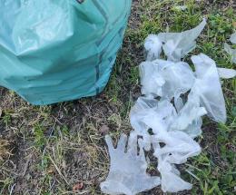 I guanti monouso finiscono nei canali