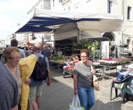 Niente pi&ugrave; merce usata al mercato