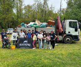 Riempito un camion di rifiuti