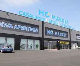 Store aperto, arrivano i vigili e il grande negozio chiude