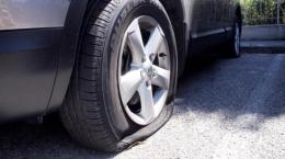 Vandalo 80enne fa strage di auto: 30 danneggiate