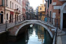 Turismo, la stretta degli affitti brevi